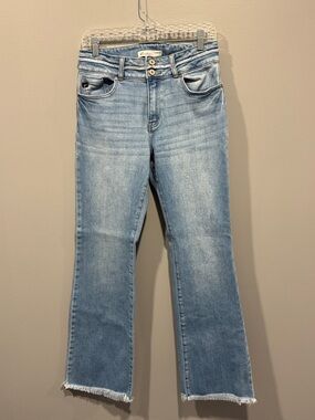 Kancan Women’s Jeans. Size 28. Lig Medium Wash. Frayed hem. High Rise